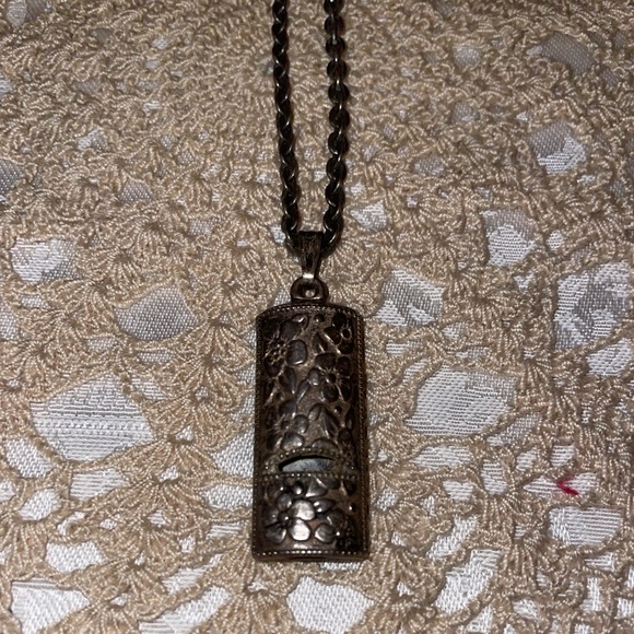 Vintage 1975 AVON Silver Pendant Necklace Whistle. - Picture 3 of 9
